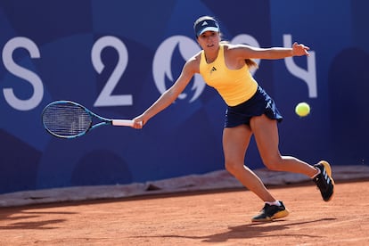 Camila Osorio de Colombia en acción durante su primera ronda en el Estadio Roland-Garros, París, Francia. el 28 de julio de 2024.