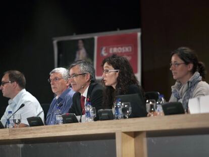 Algunos de los componentes de la mesa que ha presidido la asamblea de Eroski, en el BEC.