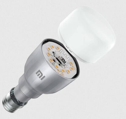 Esta nueva bombilla de Xiaomi se puede controlar desde distintos dispositivos conectados a la red Wifi