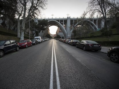 La calle de Segovia sin tráfico, en marzo de 2020, en pleno confinamiento.