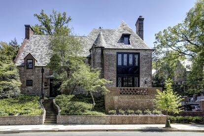 Fachada de la posible casa de los Obama, en el lujoso barrio de Kalorama de Washington.