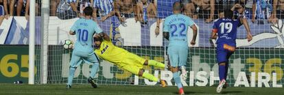 Pacheco le detiene el penalti a Messi.