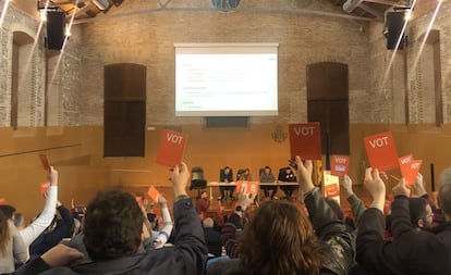 Votación en el Consell Nacional del Bloc, este viernes.