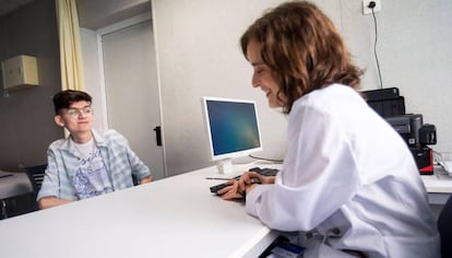 La Doctora Carolina Magagelada y el paciente Nicky Islyamov.