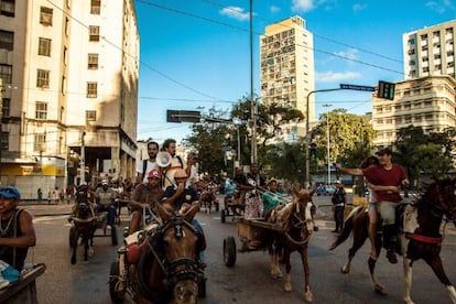 A corrida de carroça de Jonathas de Andrade. / Josivan Rodrigues.