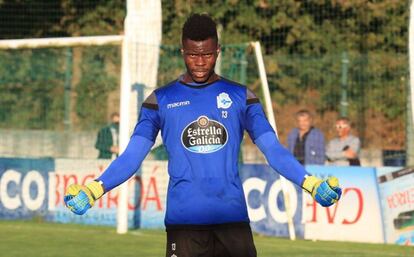 Francis Uzoho, portero del Deportivo.