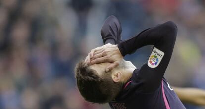 Piqué se lamenta tras una ocasión fallada en Riazor.