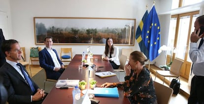 El primer ministro holandés, Mark Rutte, el canciller austriaco, Sebastian Kurz, la primera ministra de Finlandia, Sanna Marin, el primer ministro sueco, Stefan Lofven y la primera ministra danesa, Mette Frederiksen, en una reunión en el marco del Consejo Europeo que se celebra en Bruselas. 