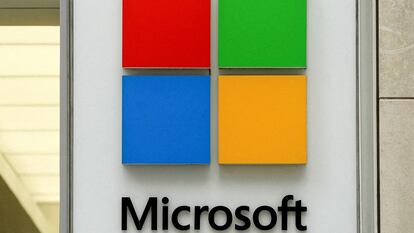 El logo de Microsoft, en su tienda de Nueva York, en una imagen de archivo.