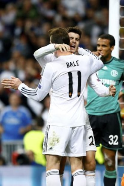 Morata se abraza con Bale tras marcar el tercer gol.