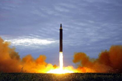 Un misil norcoreano Hwasong-12, lanzado supuestamente en agosto.