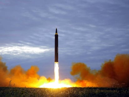 Un misil norcoreano Hwasong-12, lanzado supuestamente en agosto.