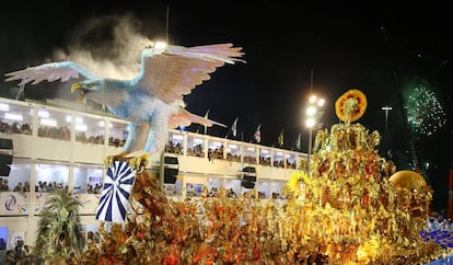 O carnavalesco Paulo Barros foi o responsável pelo desfile campeão deste ano. A águia, símbolo da escola campeã, foi um dos destaques do desfile na Marquês de Sapucaí.