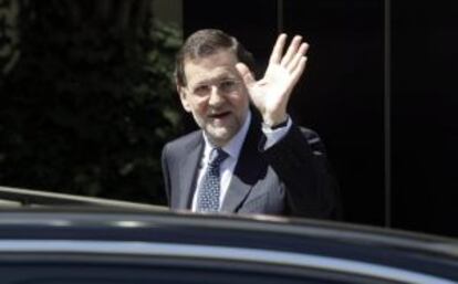 Rajoy, a su llegada al hospital para visitar al Rey.