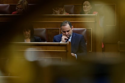 El diputado socialista José Luis Ábalos durante el pleno del miércoles, en el Congreso de los Diputados.