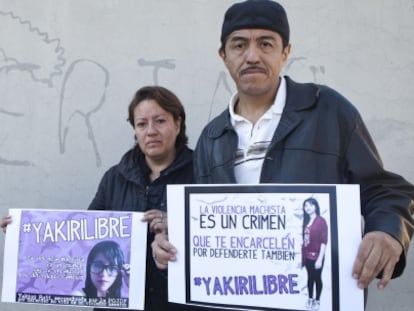 Os pais de Yakiri, presa por homicídio após denunciar estupro.