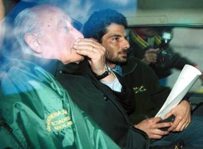 El ex comandante de Institutos Militares Santiago Riveros (izquierda), en 2001 en Buenos Aires.