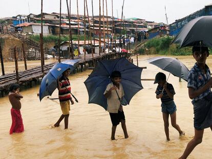 Inundaciones e el campamento de Kutupalong por las fuertes lluvias. 