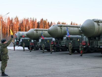 Varios sistemas de misiles balísticos intercontinentales, en la región rusa de Ivanovo el pasado 25 de febrero.