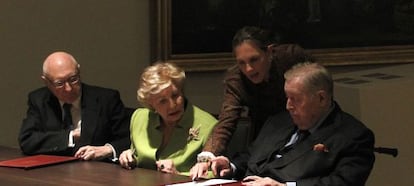 José Luis Várez Fisa (a la derecha) con su mujer, María Milagros Benegas (de verde).