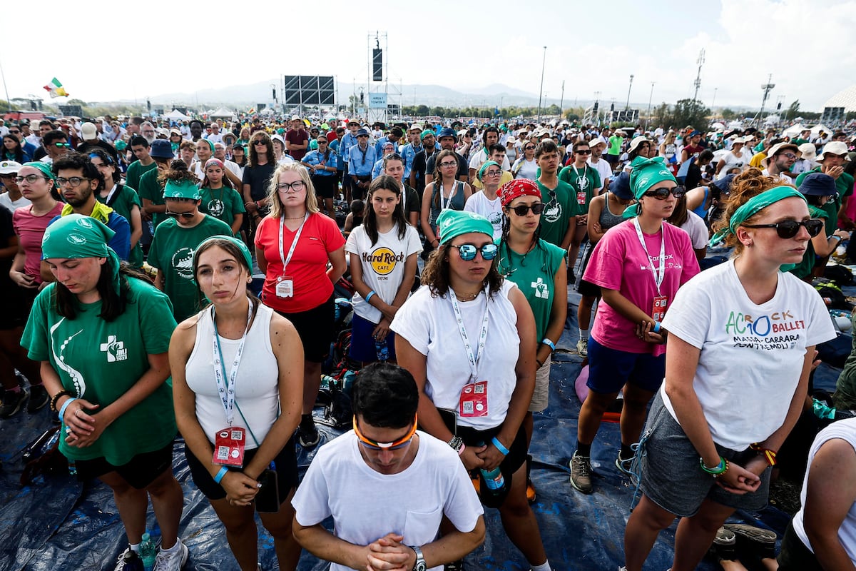 El Papa atrae a un millón de jóvenes de todo el mundo en Roma: “Aspiren a cosas grandes, no se conformen con menos” | Sociedad
