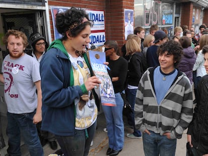 Samantha Woll en una imagen de archivo haciendo campaña por Obama en las elecciones de 2008.