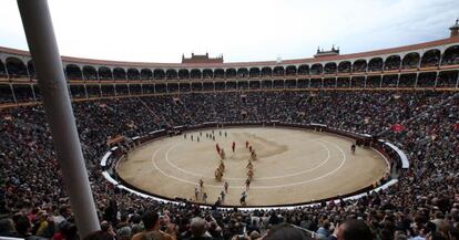 Ambiente y vista panor&aacute;mica de la  plaza de toros 