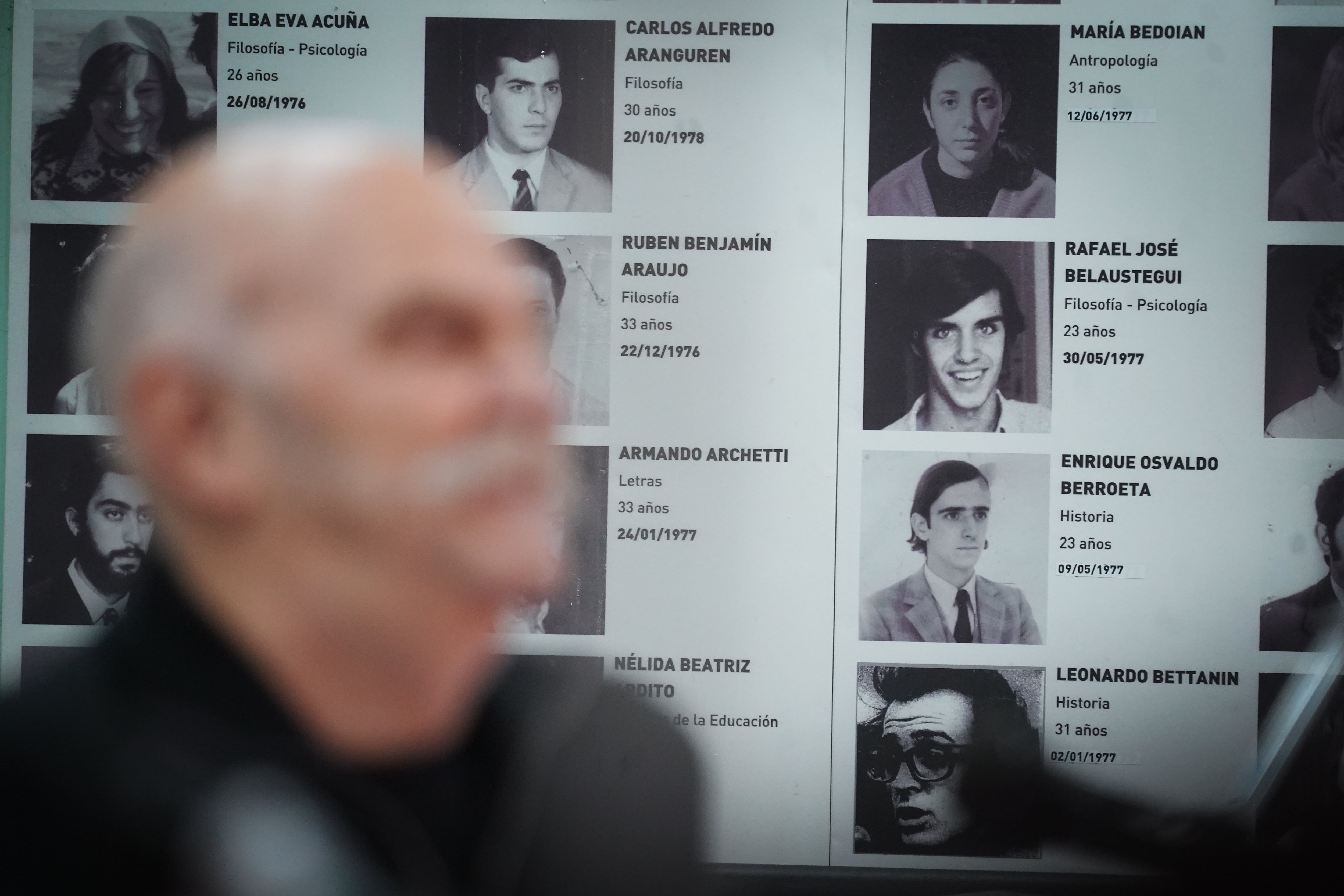 Homenaje a estudiantes durante la entrega del reconocimiento.