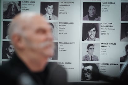 Homenaje a estudiantes durante la entrega del reconocimiento.