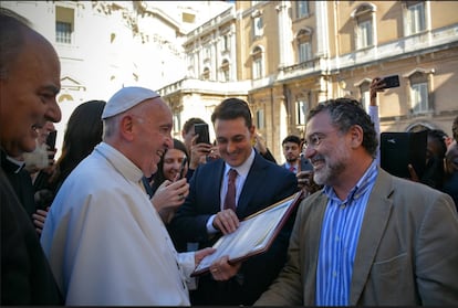 Virgilio Viana com o papa Francisco no Vaticano.