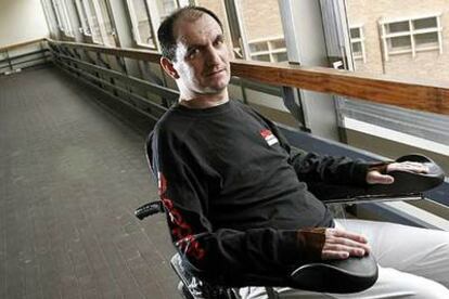 Roberto Rodríguez, en el hospital nacional de parapléjicos de Toledo.