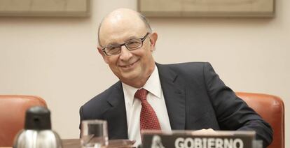 El ministro de Hacienda, Cristóbal Montoro, durante su comparecencia en el Congreso