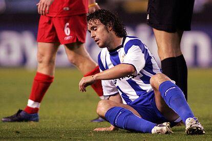 Sergio, en el suelo, tras un lance del partido.