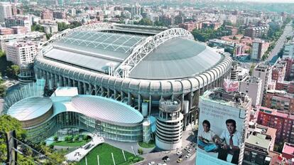 Simulación infográfica del proyecto de un nuevo centro comercial y el cerramiento total del estadio de fútbol Santiago Bernabéu.