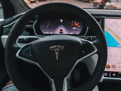 Acusan a Tesla de 'publicidad engañosa' en Alemania por su autopilot, ¿y eso?
