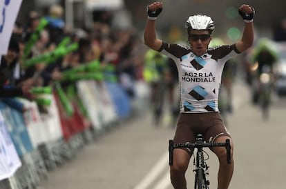 Pozzovivo celebra su triunfo en Girona.