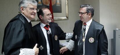 De izquierda a derecha, Eduardo Torres Dulce, Francisco Javier Vieira y José Javier Polo.