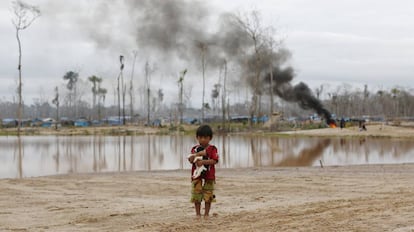 Destruição de um garimpo ilegal de ouro na Amazônia peruana.