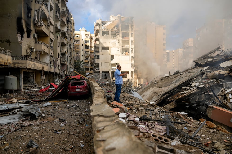 Israel ataca durante la noche objetivos de Hezbolá al sur de Beirut