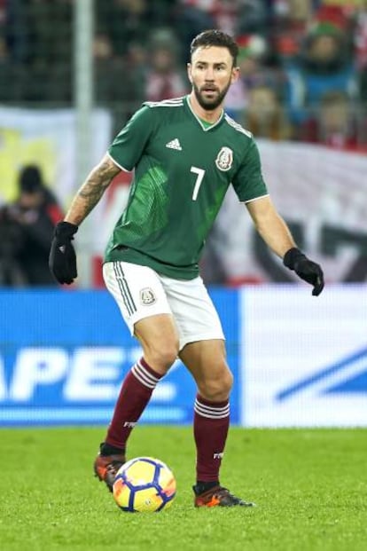 Layún, durante un partido con la selección de México.