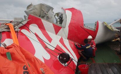 Parte del avión siniestrado recuperado el pasado 10 de enero.