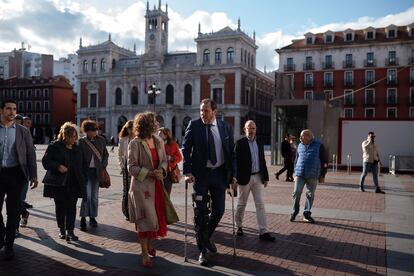 Paseo electoral por Valladolid de Oscar Puente junto a la ministra de hacienda María Jesús Montero.