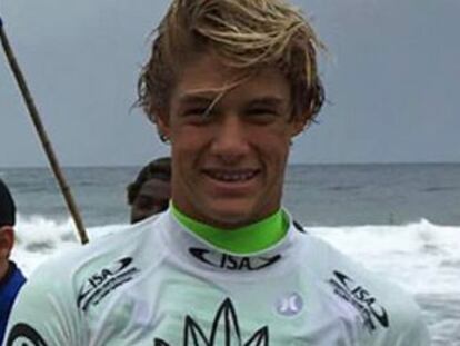 Zander Venezia, de 16 años, ha muerto cuando buscaba  la mejor ola  de su vida