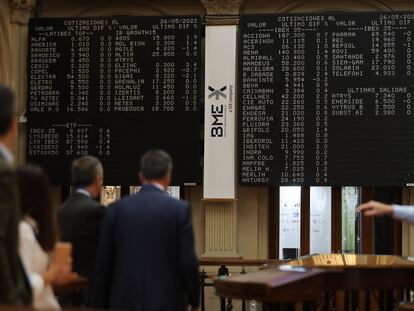 Paneles del IBEX 35 en el Palacio de la Bolsa de Madrid.