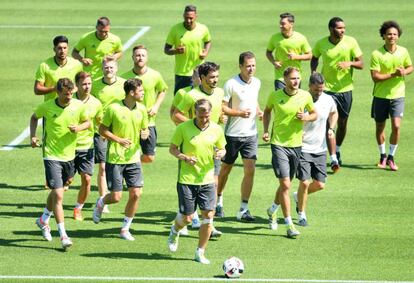 Entrenamiento de la selecci&oacute;n de Alemania, con Schweinsteiger al frente. 