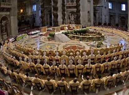Más de 250 obispos asistieron ayer a la clausura del XII Sínodo en la basílica de San Pedro en el Vaticano.