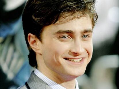 El actor británico Daniel Radcliffe, que en la ficción interpreta el papel del mago Harry Potter, ha cruzado el Atlántico para protagonizar la presentación de la última película de la saga en Nueva York (EE UU). (Texto: EFE)