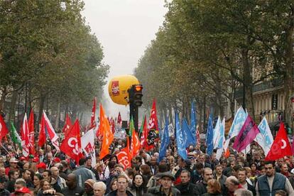 Una de las marchas más multitudinarias ha tenido como escenario París. Allí, los sindicatos han logrado sacar a la calle a 150.000 personas en defensa del empleo y el poder adquisitivo.