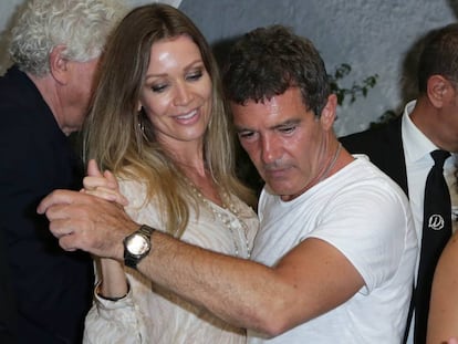 El actor Antonio Banderas y su novia Nicole Kimbel en el Festival de Cine de Ischia, en Italia.