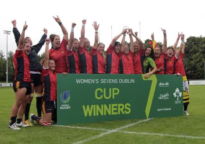 El equipo femenino español de Rugby 7 celebra su clasificación para Río'2016 en Dublín.